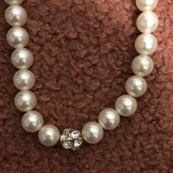 Beautiful Faux Pearls with Rhinestone Ball - Picture 2 of 2